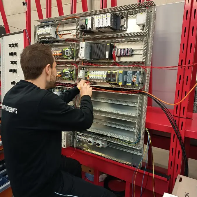 Tom Michiels aan het werk als onderhoudsmonteur