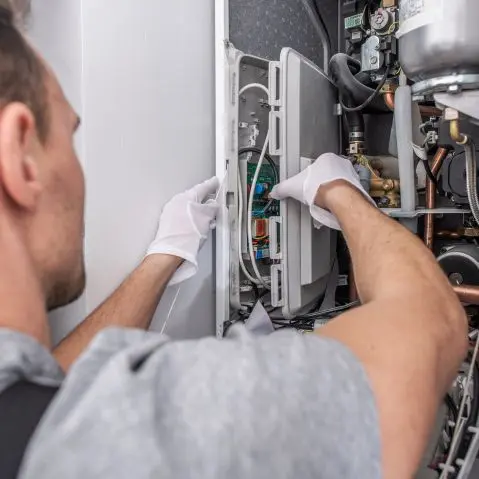 onderhoudsmechanieker aan het werk