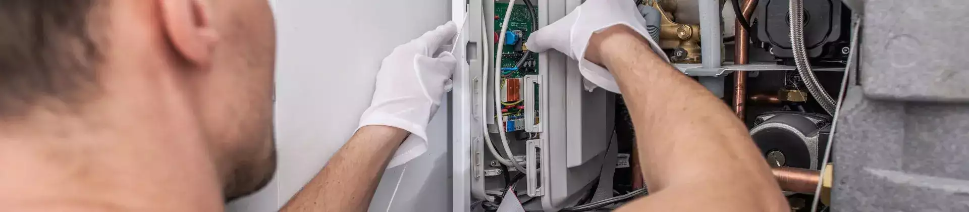 onderhoudsmechanieker aan het werk